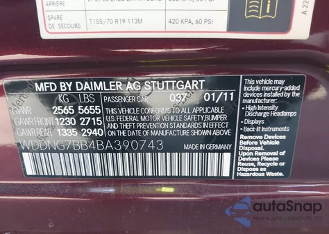 2011 Mercedes-Benz S 550 z USA, uszkodzony, nr VIN WDDNG7BB4BA390743